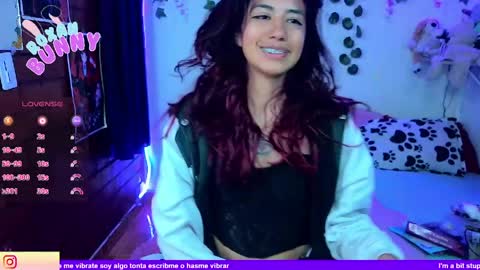 Snapshot of roxanbunny chatting on May 2026 01:33:02 AM roxxy online show from May 2026 01:33:02 AM