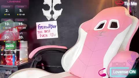 Roxane  online show from March 2025 01:10:02 PM