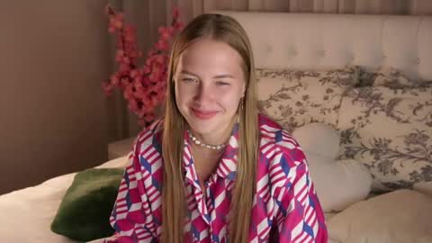 Anna Lokiss online show from September 2025 12:05:02 PM