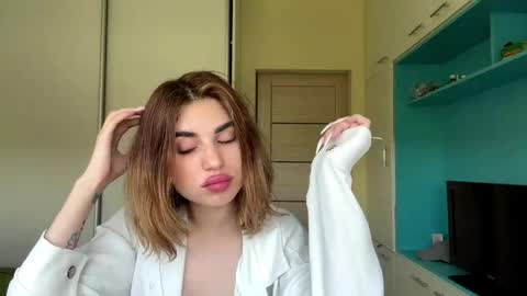 Mia online show from May 2026 10:21:02 AM