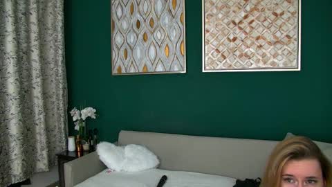 Snapshot of roxanne_joy chatting on February 2026 05:19:02 AM Roxanne online show from February 2026 05:19:02 AM