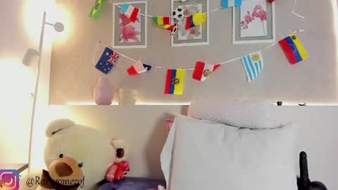 Snapshot of roxannegomez_ chatting on July 2026 12:33:01 PM Roxanne Gomez online show from July 2026 12:33:01 PM