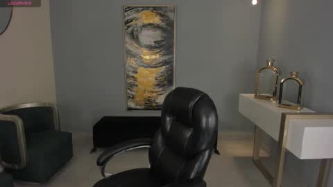 Roxanne Hill  online show from October 2025 11:40:01 AM