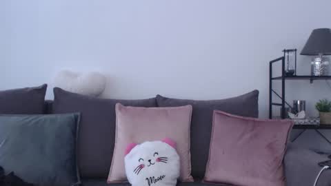 roxanneliss online show from February 2026 02:07:01 PM