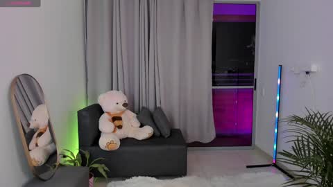  R O X I E  online show from January 2025 12:04:01 AM