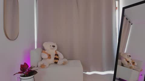  R O X I E  online show from October 2025 07:58:02 PM