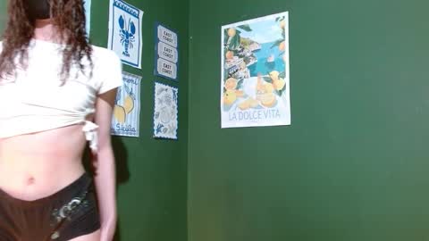 Roxie online show from October 2025 02:36:02 AM