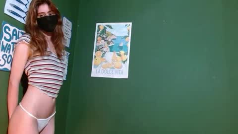 Snapshot of roxiehood chatting on December 2025 09:35:01 PM Roxie online show from December 2025 09:35:01 PM