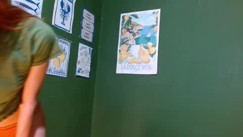 Snapshot of roxiehood chatting on December 2025 01:44:02 AM Roxie online show from December 2025 01:44:02 AM