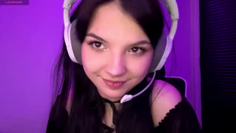 Snapshot of roxiepiurkowski chatting on December 2025 03:19:01 PM Hana online show from December 2025 03:19:01 PM