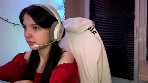 Snapshot of roxiepiurkowski chatting on January 2026 04:01:01 PM Hana online show from January 2026 04:01:01 PM