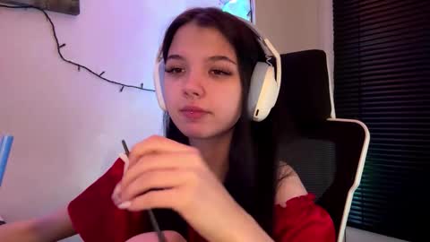 Snapshot of roxiepiurkowski chatting on February 2026 03:08:01 PM Hana online show from February 2026 03:08:01 PM