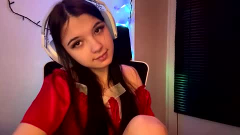 Snapshot of roxiepiurkowski chatting on February 2026 05:20:01 PM Hana online show from February 2026 05:20:01 PM