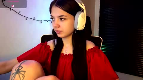 Snapshot of roxiepiurkowski chatting on February 2026 04:16:02 PM Hana online show from February 2026 04:16:02 PM