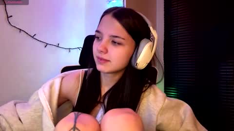 Snapshot of roxiepiurkowski chatting on March 2026 04:47:02 PM Hana online show from March 2026 04:47:02 PM