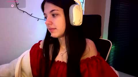 Snapshot of roxiepiurkowski chatting on March 2026 05:08:01 PM Hana online show from March 2026 05:08:01 PM