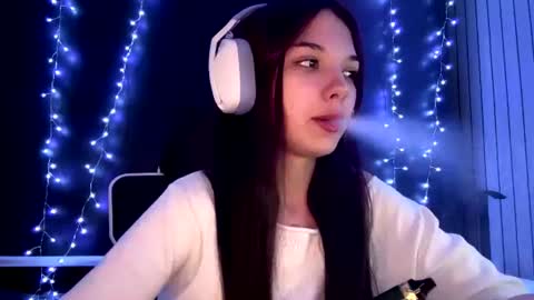 Snapshot of roxiepiurkowski chatting on July 2026 04:35:02 PM Hana online show from July 2026 04:35:02 PM