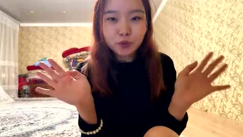 Snapshot of roxiesumas chatting on November 2025 07:46:02 PM Emma online show from November 2025 07:46:02 PM