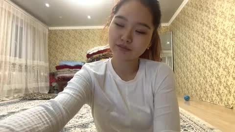 Snapshot of roxiesumas chatting on November 2025 07:46:02 PM Emma online show from November 2025 07:46:02 PM