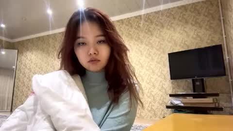 Snapshot of roxiesumas chatting on November 2025 08:42:02 PM Emma online show from November 2025 08:42:02 PM