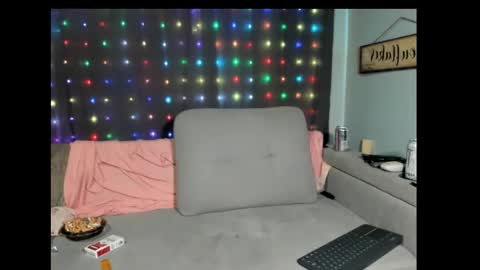 roxihazeleyes online show from February 2025 03:15:01 AM