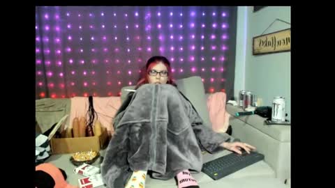 roxihazeleyes online show from February 2025 07:22:02 AM