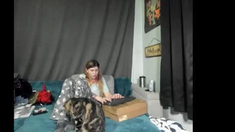 roxihazeleyes online show from December 2025 05:48:01 AM