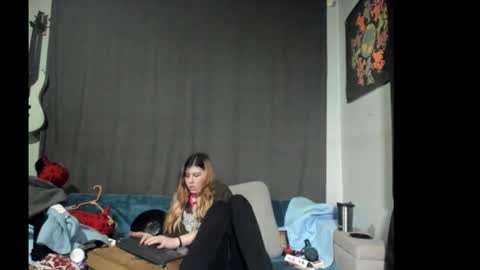 roxihazeleyes online show from December 2025 03:57:01 AM