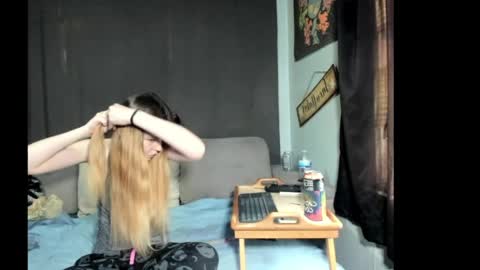 roxihazeleyes online show from March 2026 06:42:02 PM