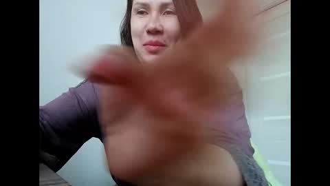 Snapshot of roxolanaa_sexy chatting on April 2026 06:06:01 AM ROXOLANAA SEXY online show from April 2026 06:06:01 AM
