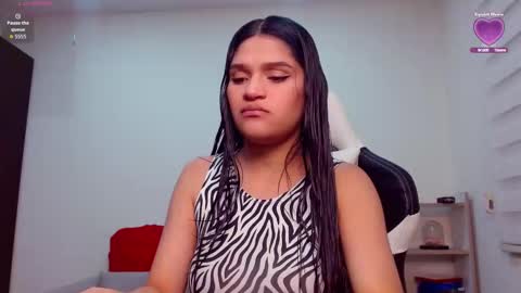 roxxi_2110 online show from September 2025 01:53:01 AM