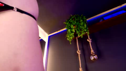 Roxx IG  online show from November 2025 10:47:02 PM