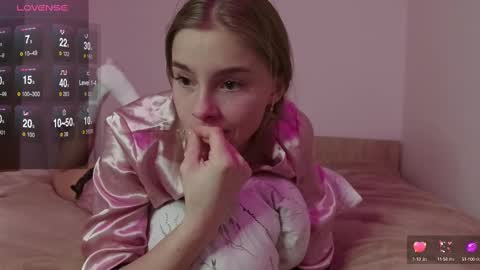 Snapshot of roxxxie_reid chatting on February 2025 11:56:02 PM Roxieex ABBY online show from February 2025 11:56:02 PM