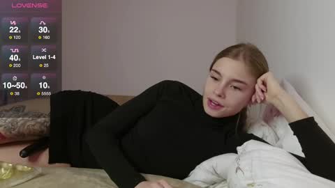 Snapshot of roxxxie_reid chatting on March 2025 01:10:02 AM Roxieex ABBY online show from March 2025 01:10:02 AM