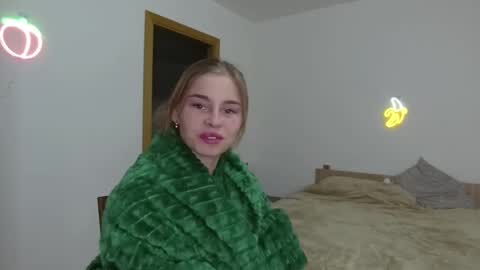 Snapshot of roxxxie_reid chatting on March 2025 05:18:02 PM Roxieex ABBY online show from March 2025 05:18:02 PM