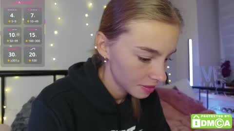 Snapshot of roxxxie_reid chatting on September 2025 09:40:02 PM Roxieex ABBY online show from September 2025 09:40:02 PM