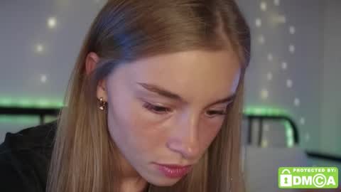 Snapshot of roxxxie_reid chatting on October 2025 08:32:02 PM Roxieex ABBY online show from October 2025 08:32:02 PM