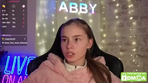 Snapshot of roxxxie_reid chatting on December 2025 12:18:01 AM Roxieex ABBY online show from December 2025 12:18:01 AM