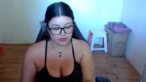 Roxy  online show from November 2025 07:24:02 PM