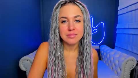 Roxy online show from October 2025 01:25:01 AM