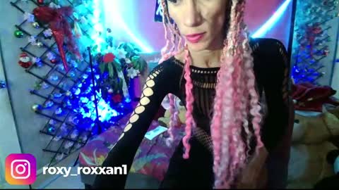 Snapshot of roxy_roxxan chatting on December 2024 02:27:01 AM - online show from December 2024 02:27:01 AM