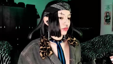 Snapshot of roxy_toxic chatting on December 2025 01:34:01 AM Roxy Independient model Help me to reach 50 thumbs up online show from December 2025 01:34:01 AM