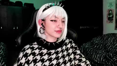 Snapshot of roxy_toxic chatting on January 2026 02:02:02 AM Roxy Independient model Help me to reach 50 thumbs up online show from January 2026 02:02:02 AM