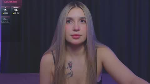 Roxy online show from November 2025 09:31:02 PM