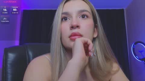 Roxy online show from November 2025 08:51:01 PM