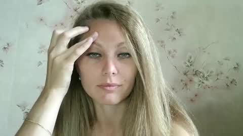 roxyfox18x01 online show from September 2025 06:18:01 AM