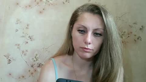 Snapshot of roxyfox18x01 chatting on June 2026 08:42:01 AM roxyfox18x01 online show from June 2026 08:42:01 AM
