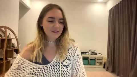 Roxy online show from March 2026 08:23:02 PM