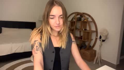 Roxy online show from March 2026 01:34:01 PM