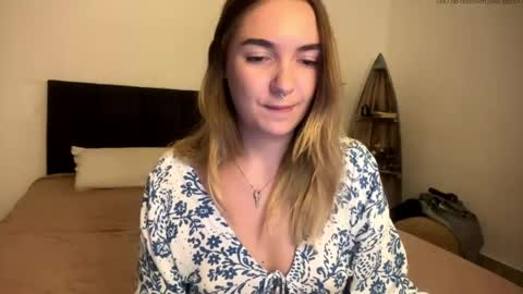 Snapshot of roxysweetdream chatting on April 2026 02:23:02 PM Roxy online show from April 2026 02:23:02 PM